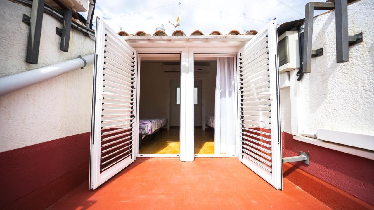 Hostal La Premsa أرينيس دي مار المظهر الخارجي الصورة